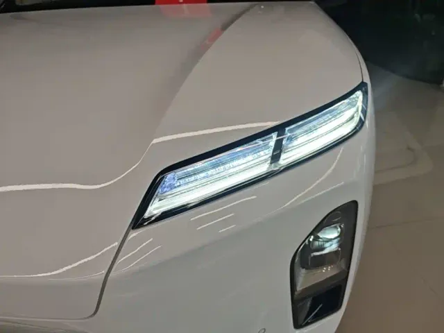 Nio ES8 — Фото автомобиля 23