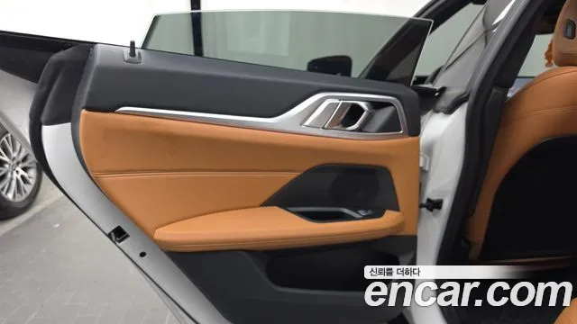 BMW i4 — Фото автомобиля 24