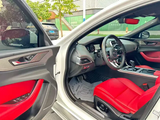 Jaguar XEL — Фото автомобиля 6