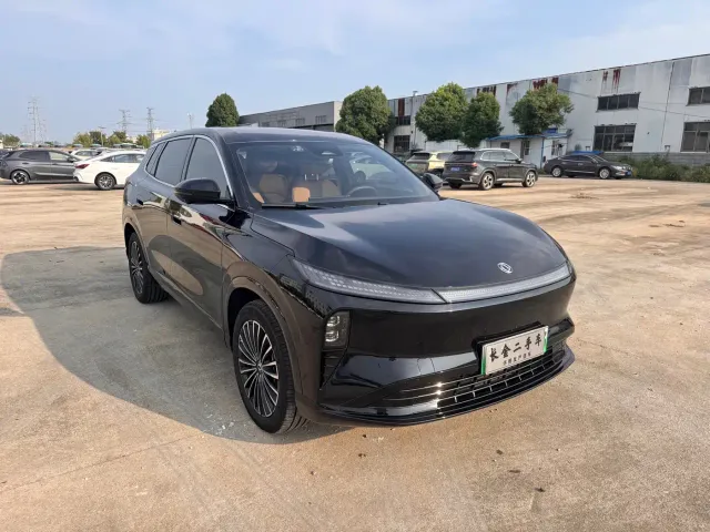 Dongfeng Aeolus Dongfeng Aeolus L8 2025 Plug-in Hybrid — Фото автомобиля 3