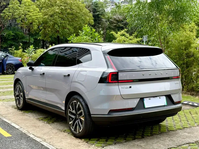 Volvo XC70 Plug-in Hybrid — Фото автомобиля 17