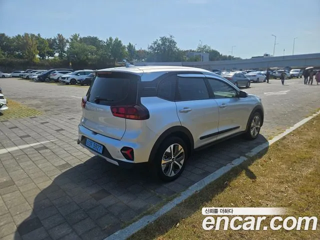 Kia Niro — Фото автомобиля 3