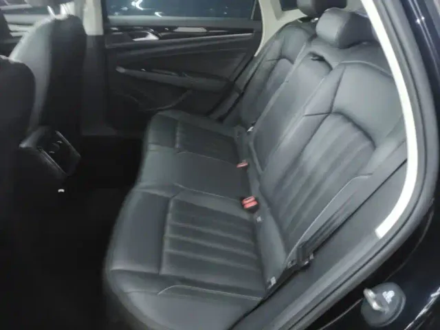 Volkswagen Passat — Фото автомобиля 16