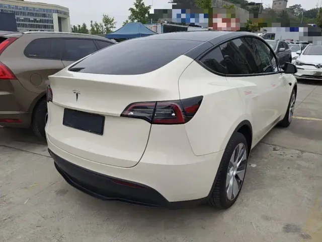 Tesla Model Y — Фото автомобиля 6