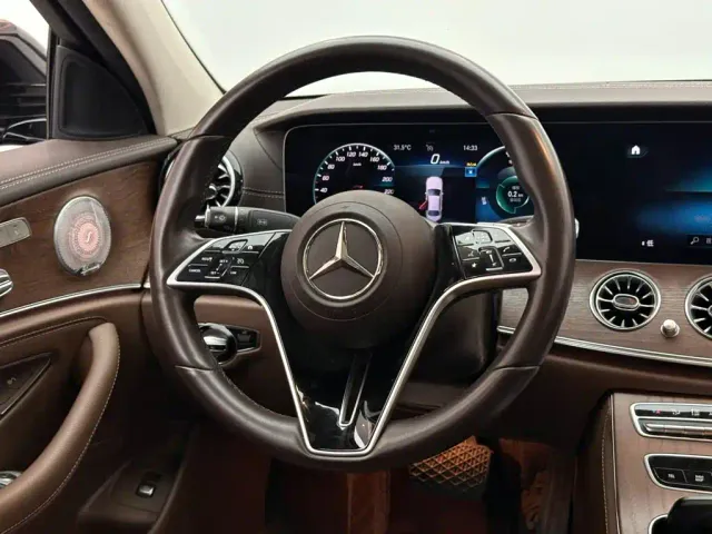 Mercedes-Benz E-Class — Фото автомобиля 12