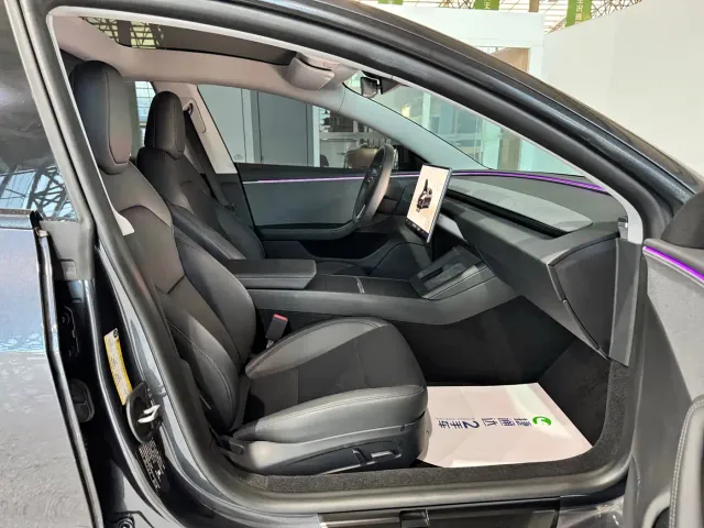 Tesla Model 3 — Фото автомобиля 6