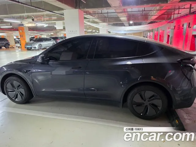Tesla Model Y — Фото автомобиля 4