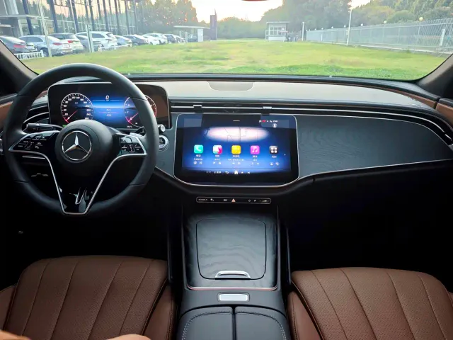 Mercedes-Benz E-Class — Фото автомобиля 12
