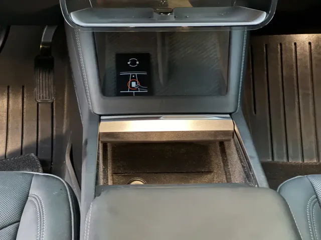 Tesla Model 3 — Фото автомобиля 11