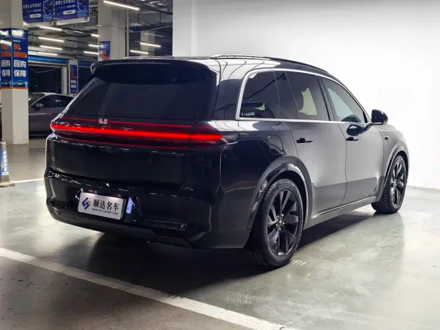 Li Auto L8 — Фото автомобиля 12