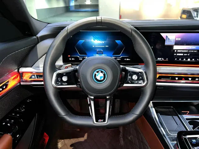 BMW i7 — Фото автомобиля 11