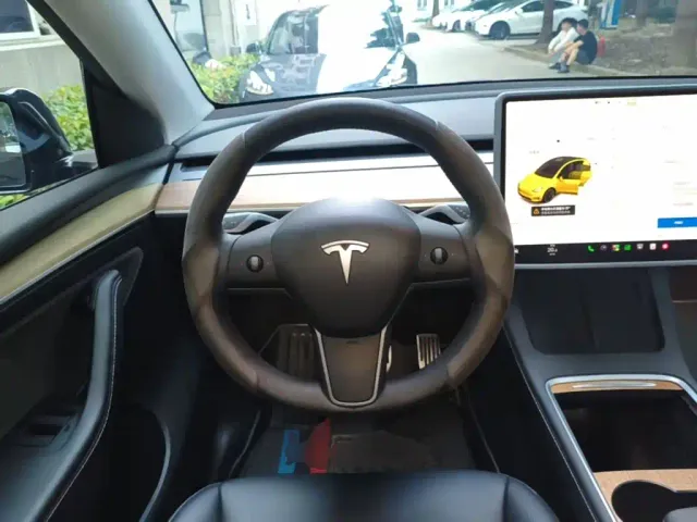 Tesla Model Y — Фото автомобиля 10