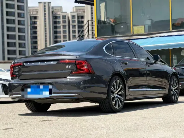 Volvo S90 — Фото автомобиля 4