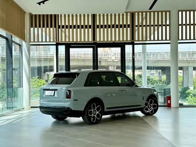 Rolls-Royce Cullinan — Фото автомобиля 3
