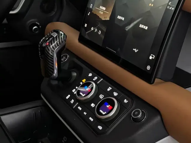 Land Rover Defender — Фото автомобиля 5