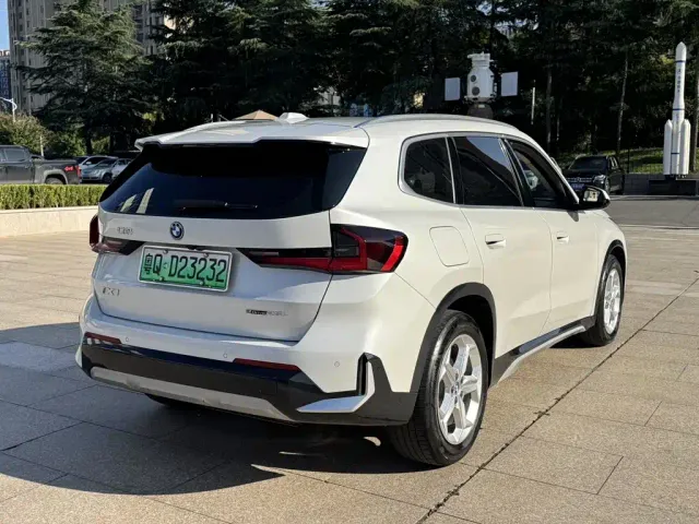 BMW iX1 — Фото автомобиля 4
