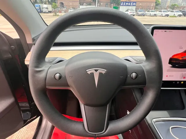Tesla Model Y — Фото автомобиля 4