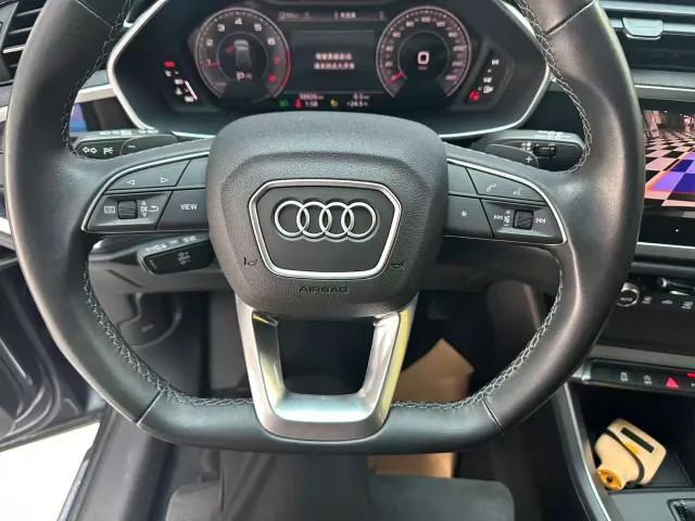 Audi Q3 — Фото автомобиля 10