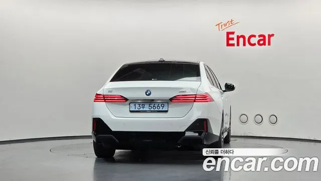BMW i5 G60 — Фото автомобиля 4
