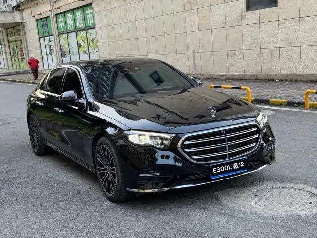 Mercedes-Benz E-Class — Фото автомобиля 3