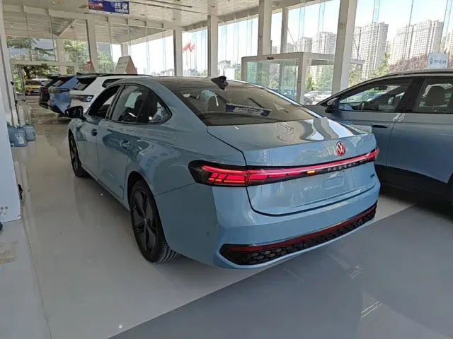 Volkswagen Passat — Фото автомобиля 22