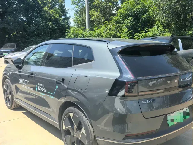 Volvo XC70 Plug-in Hybrid — Фото автомобиля 4