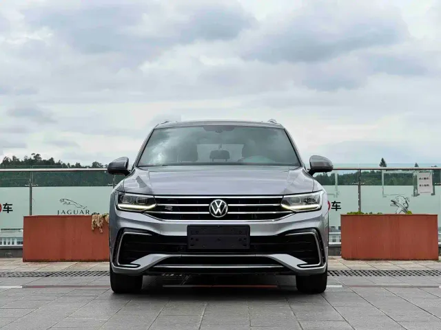 Volkswagen Tiguan L — Фото автомобиля 3
