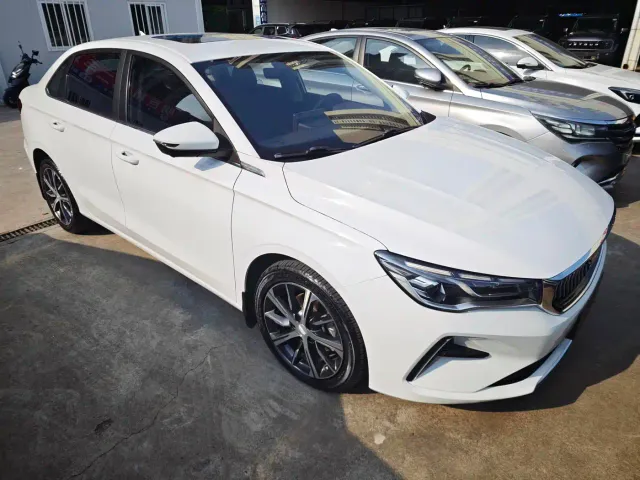 Geely Emgrand — Фото автомобиля 3