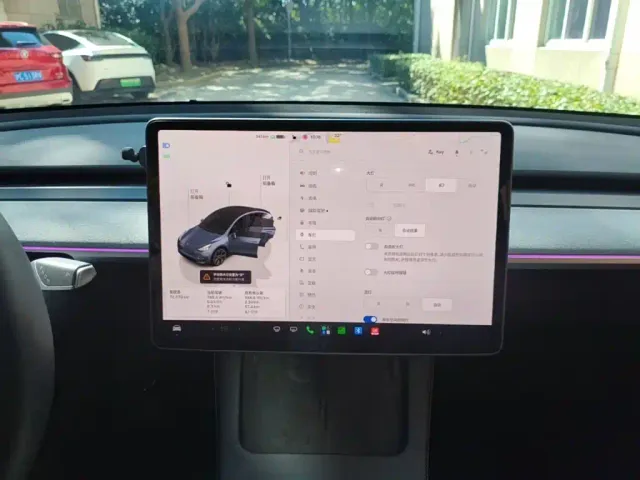 Tesla Model Y — Фото автомобиля 12