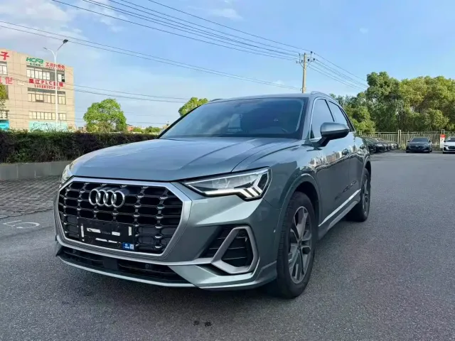 Фотография автомобиля — Audi Q3
