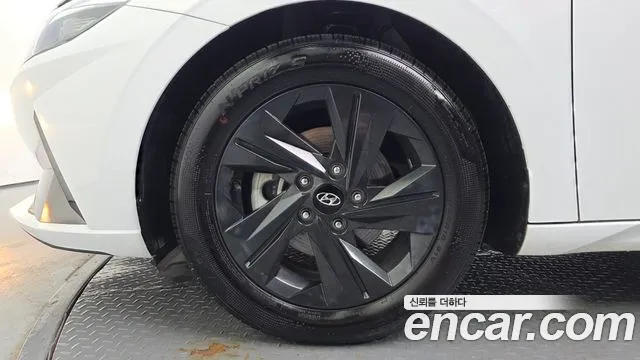 Hyundai AVANTE Avante (CN7) — Фото автомобиля 5