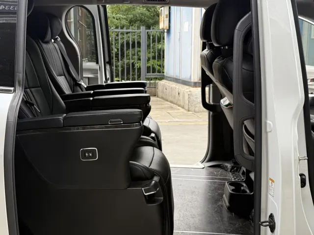 Toyota Sienna — Фото автомобиля 10