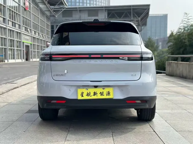 Leapmotor B10 — Фото автомобиля 11