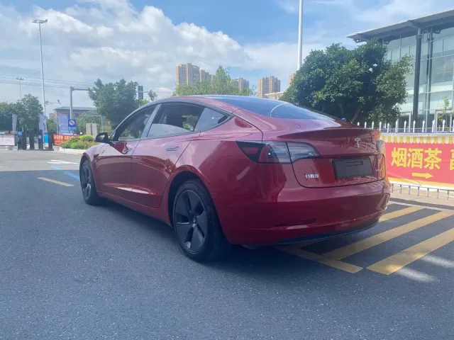 Tesla Model 3 — Фото автомобиля 3