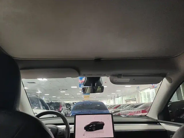 Tesla Model Y — Фото автомобиля 17