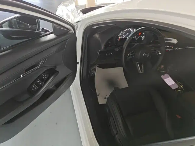 Mazda Axela — Фото автомобиля 15
