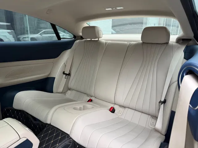 Mercedes-Benz E-Class — Фото автомобиля 8