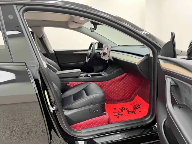 Tesla Model Y — Фото автомобиля 30