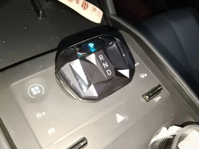 BYD Qin L — Фото автомобиля 13