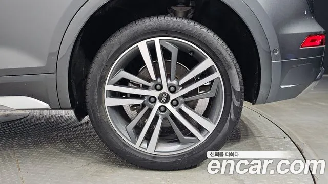Audi Q5 40 TDI quattro Premium — Фото автомобиля 18