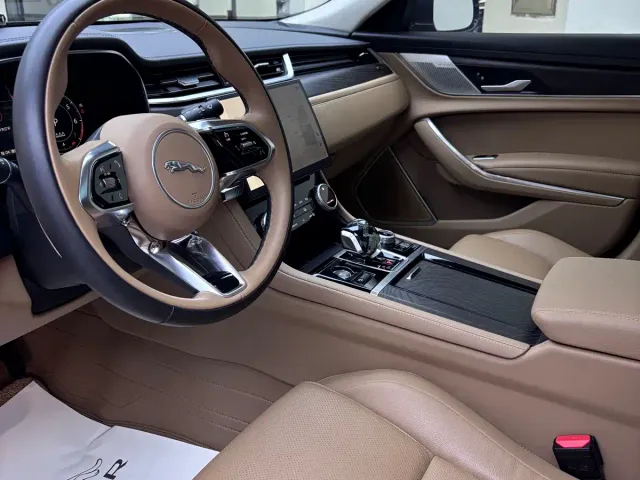Jaguar XFL — Фото автомобиля 7
