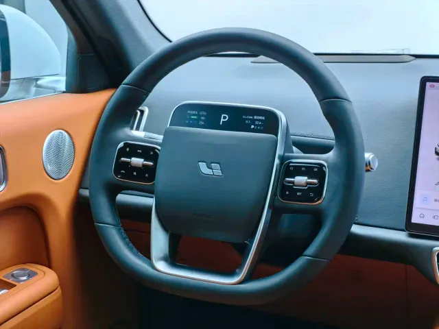 Li Auto L7 — Фото автомобиля 19