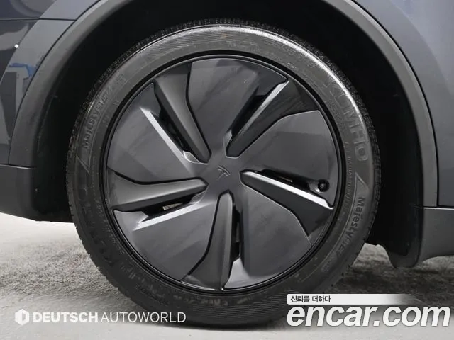 Tesla Model Y — Фото автомобиля 20