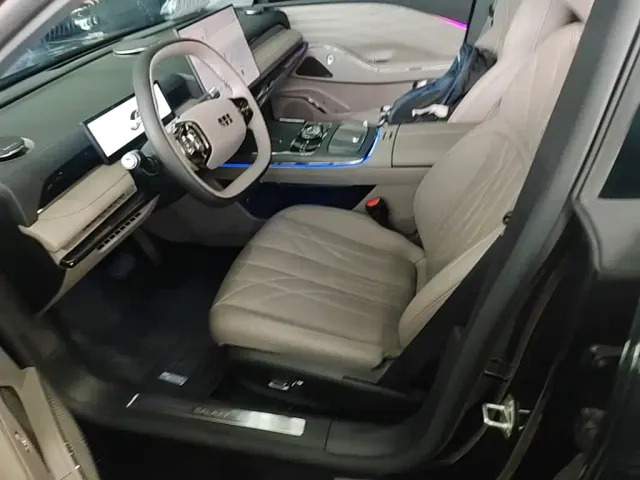 Geely Galaxy Xingyao 8 — Фото автомобиля 14