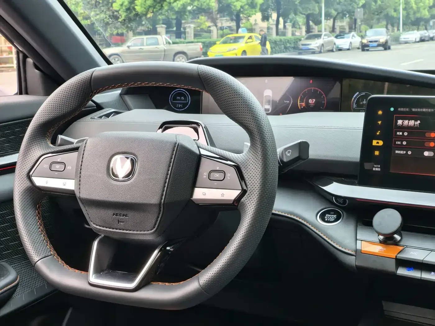 Changan Changan UNI-V 2024 1.5T Deluxe — Фото автомобиля 6