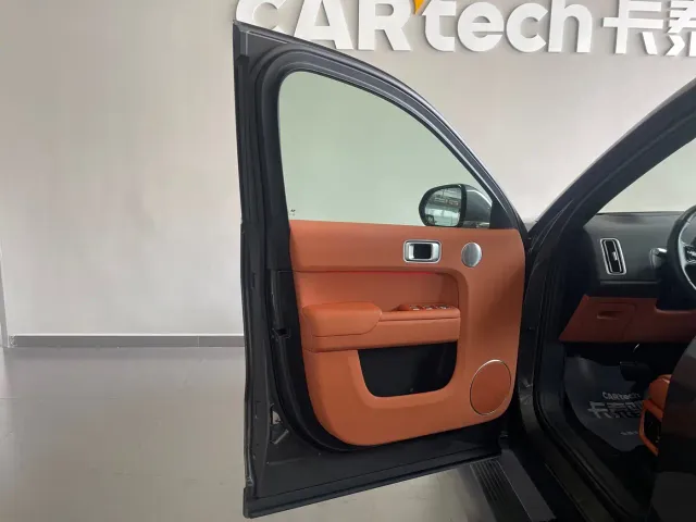 Li Auto L9 — Фото автомобиля 16