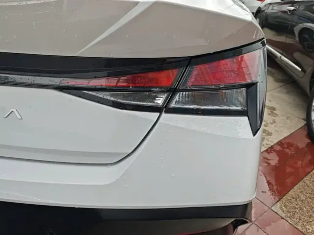 Hyundai Elantra — Фото автомобиля 7