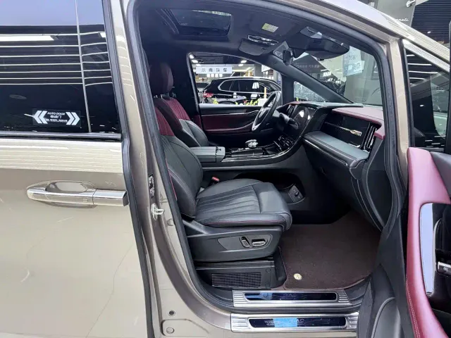 GAC Trumpchi M8 — Фото автомобиля 7