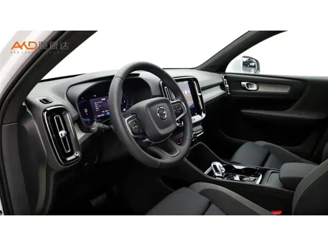 Volvo XC40 — Фото автомобиля 6