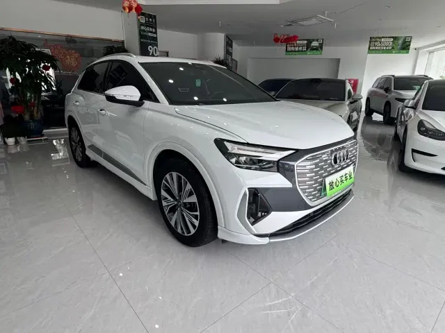 Audi Q4 e-tron — Фото автомобиля 3